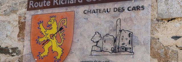 LES CARS (87) les ruines du château et l'église