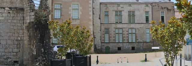 FONTENAY-LE-COMTE (2/3)