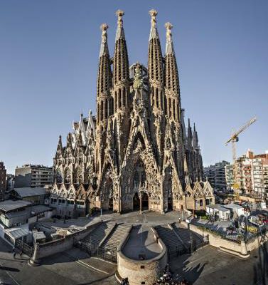   La cathédrale inachevée de Barcelone