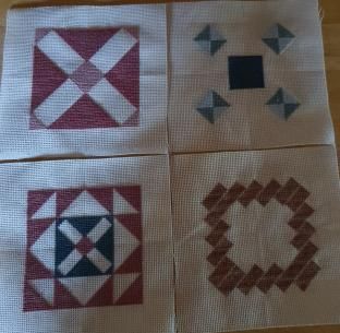 54 blocs terminés.. Pour le moments. Youpi, j'en suis à la moitié!!