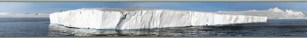 Photo panoramique d'un iceberg tabulaire d'Antarctic Sound - Vers Gourdin Island - Péninsule Antarctique