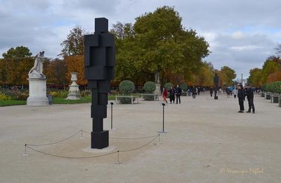 Jardin Des Tuileries : FIAC 2015 : "BIG SPIN" et "BIG LOOK" de Antony Gormley