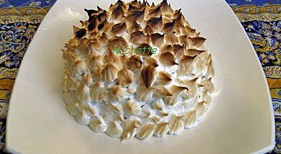 Gâteau meringué de crêpes, compote de pomme au turron et au rhum