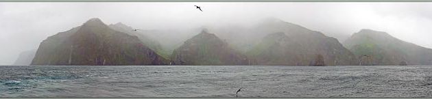 Panoramas sur la côte nord de Gough Island vue du Lyrial - Tristan da Cunha
