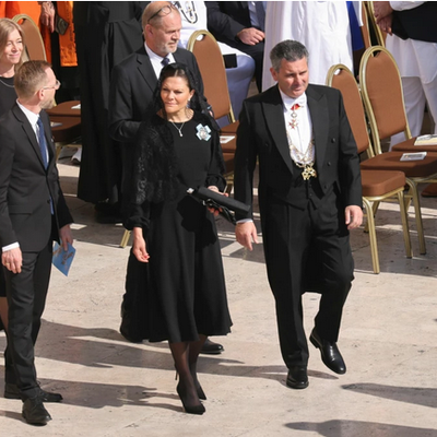 Elle aussi