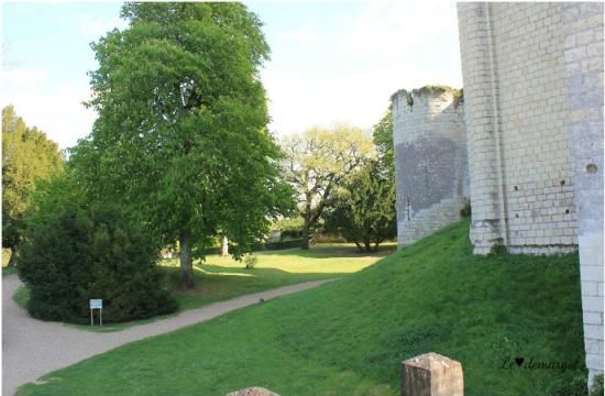 Loches / Aux abords du donjon...
