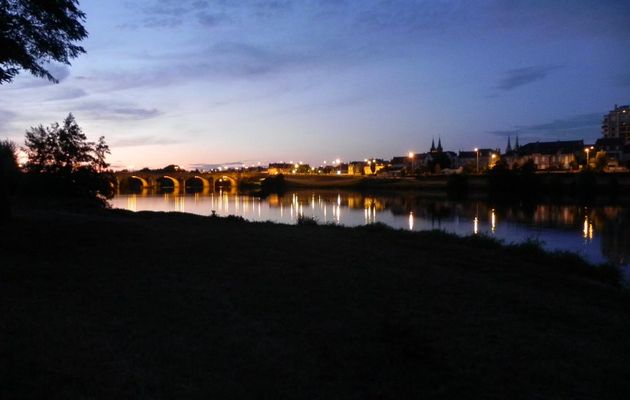 le pont de Moulins le soir ! 