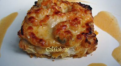 Toast chaud gratiné aux crevettes, sauce crustacés