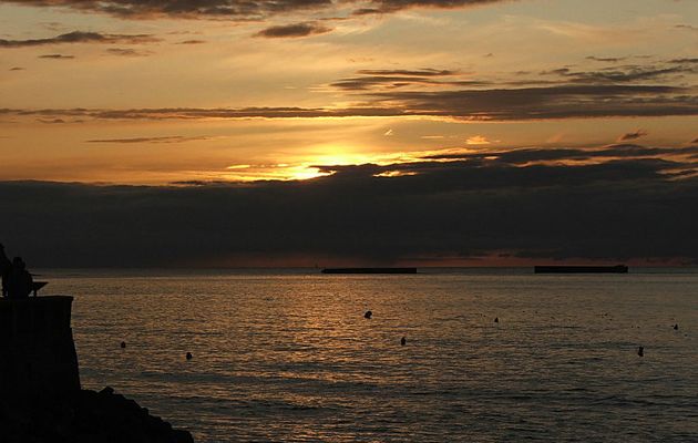 Coucher de soleil à Aromanches les Bains
