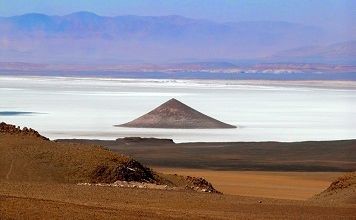 Une pyramide cérémoniale d'avant les Incas ... 