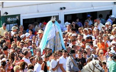 Pourquoi les habitants des Saintes-Maries sont-ils aujourd'hui fachos ?