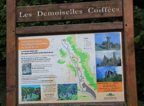 Demoiselles coiffées