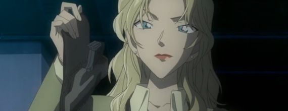 Vermouth tenant une arme