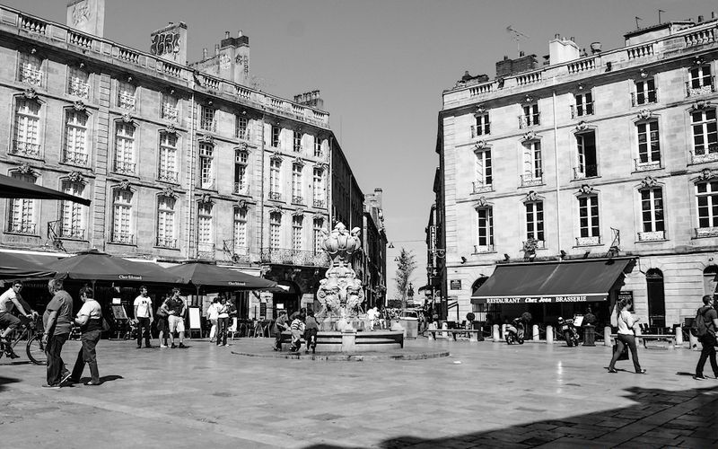Autour de la fontaine
