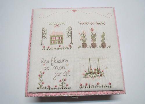 petit modèle avec broderie.