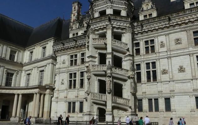 BLOIS - LE  CHATEAU DE FRANCOIS 1er ET  DE  SA  DYNASTIE