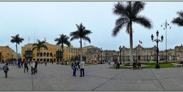 Balade le nez en l'air dans le Lima historique (Pérou) : Panorama 360° sur la Plaza de Armas (Plaza Mayor)