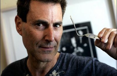 Uri Geller et ses pouvoirs*