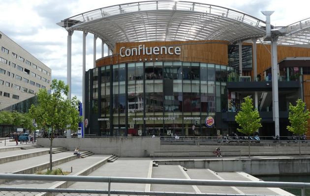 NOUVEAU  QUARTIER  A  LYON - LA CONFLUENCE