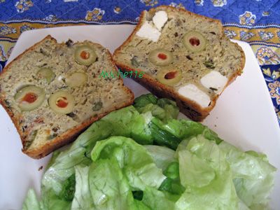 Cake à la ratatouille; olives farcies aux poivrons et fèta
