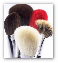 Maquillage sans parfum d'une peau allergique (le teint)