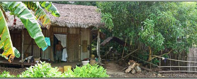 Antanambe (ou Antanabe) : de la simple case à la maison nettement plus rupin - Nosy Sakatia - Madagascar