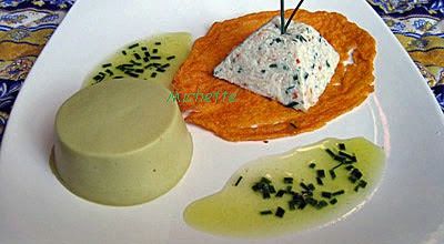 Tuile au  beurre de crabe, fondue de poireau au jus de truffe, mousse de crabe