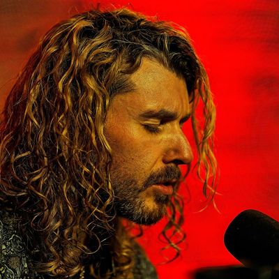 Dom Martin Captivates Modave (Belgium) : Guitar, Stories, and Pure Emotion