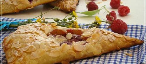  FEUILLETÉS AUX AMANDES ET AUX FRAMBOISES