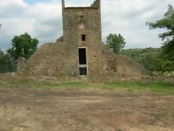  La tour-pigeonnier  d'Yvernès de Murviel les Béziers.