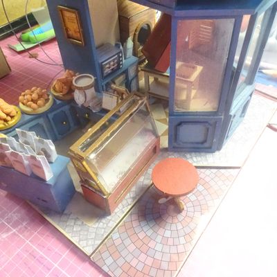 Miniature boulangerie : çà avance doucement .