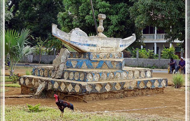 Tristes vestiges de l'époque où la France était présente - Du côté du Cours de Hell - Hell-Ville (Andoany) - Nosy Be - Madagascar