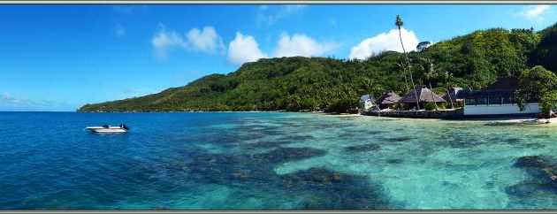 La Baie d'Avea à marée haute vue du ponton de l'hôtel Relais Mahana - Huahine - Polynésie française