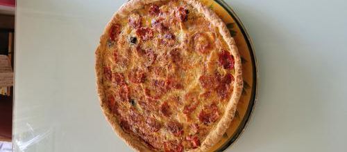Tarte salée courgette, poulet, tomate et olives : une merveille simple