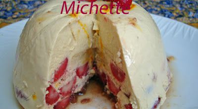 Charlotte panna cotta au miel et safran, fraises et macarons, trop bon !