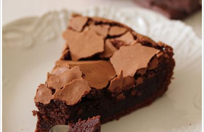 Moelleux mousseux au chocolat & crème anglaise à la vanille.