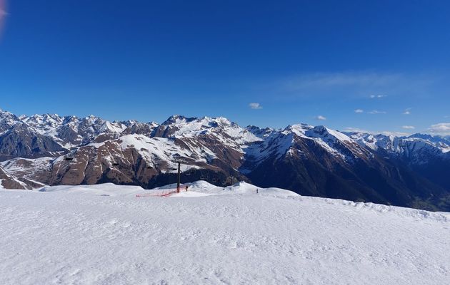 01/04/2025 Ski de piste à Colere Val di Scalve Alpe Orobie BG Italie