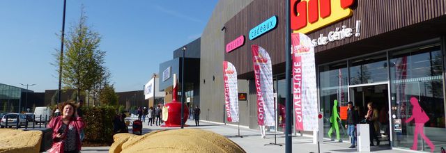 Shopping Promenade (2)