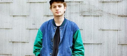 Mac DeMarco se grime pour son album Here Comes The Cowboy