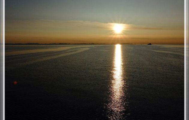 Superbe soleil de minuit ... et 30 mn vu au large du Nunavut - Mer de Baffin - Canada