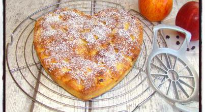 LE GOURMAND AUX POMMES , AMANDES ET RAISINS SECS