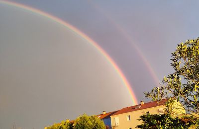 Arc-en-ciel au dessus de Marseille après l'orage