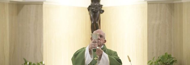 Homélie à Sainte-Marthe: les chrétiens ne doivent pas confiner Jésus à l’église - V A