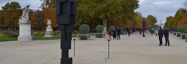 Jardin Des Tuileries : FIAC 2015 : "BIG SPIN" et "BIG LOOK" de Antony Gormley