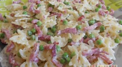 Farfalles bacon / petits pois sauce fromage ail et fines herbes