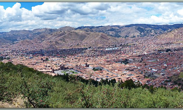 Panorama sur la ville de Cuzco vue du sommet de la forteresse de Sacsayhuamán - Pérou