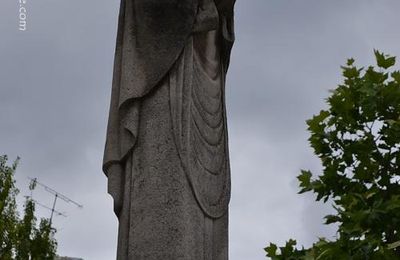 Montmartre : La légende de Saint Denis (Square Suzanne Buisson)