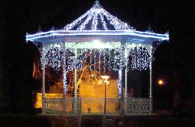 Le kiosque du Jardin de la Mairie...
