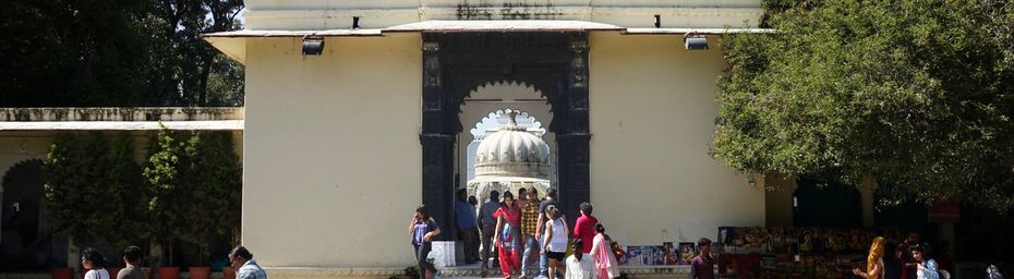 Rajasthan Udaipur ~ Le Sahelion ki Bari