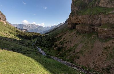 Sales, son vallon et ses cascades